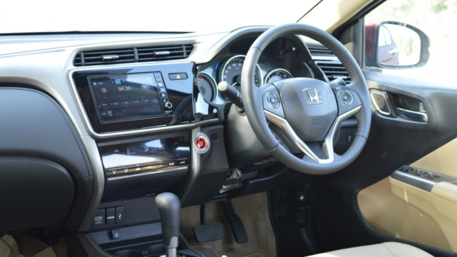 Interior Honda City.