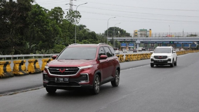 Wuling Almaz