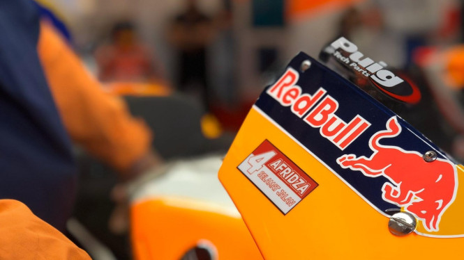 Afridza Syach Munandar di motor Jorge Lorenzo dan Marquez