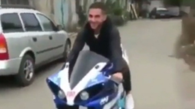 Modifikasi Yamaha R1 Unik