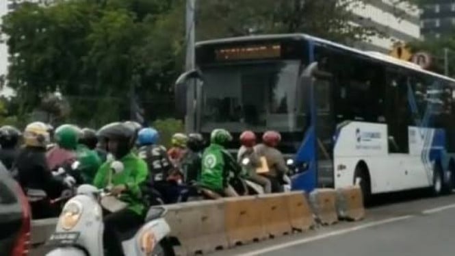 Motor masuk jalur Transjakarta