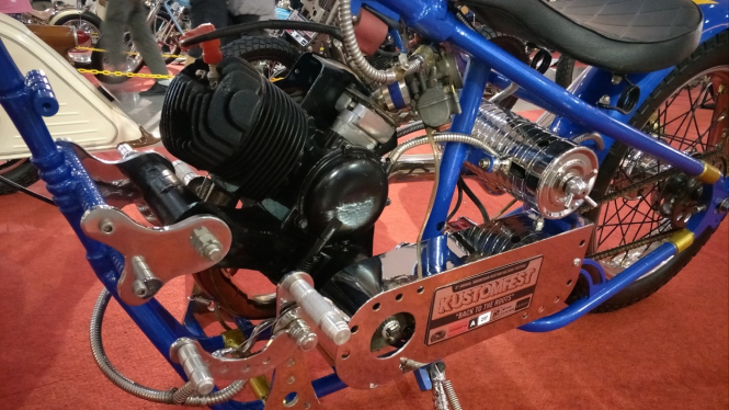 Vespa bergaya Chopper