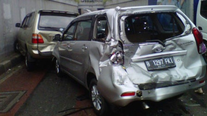 Mobil penyok