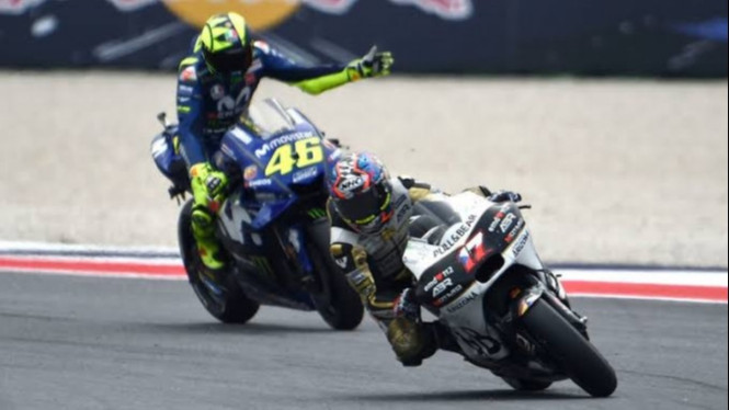 Abraham Kareng bersama Valentino Rossi