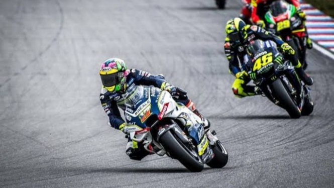 Abraham Karel bersama Valentino Rossi