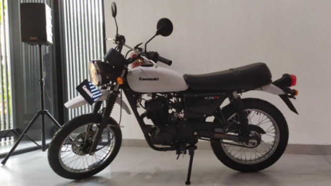 Kawasaki W175 Tracker