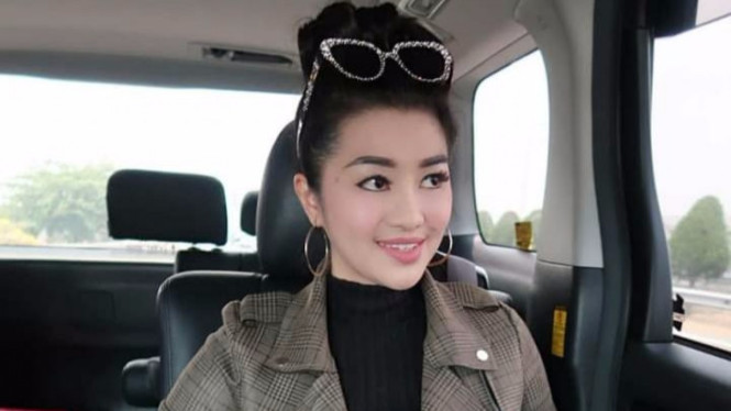 Pedangdut Fitri Carlina