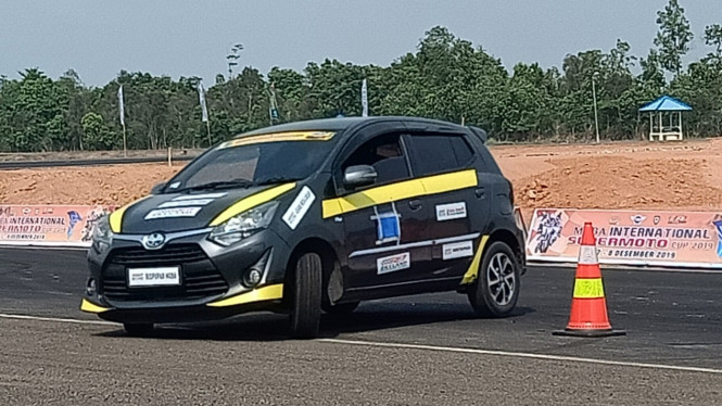 balap slalom Internasional Asia Auto Gymkhana