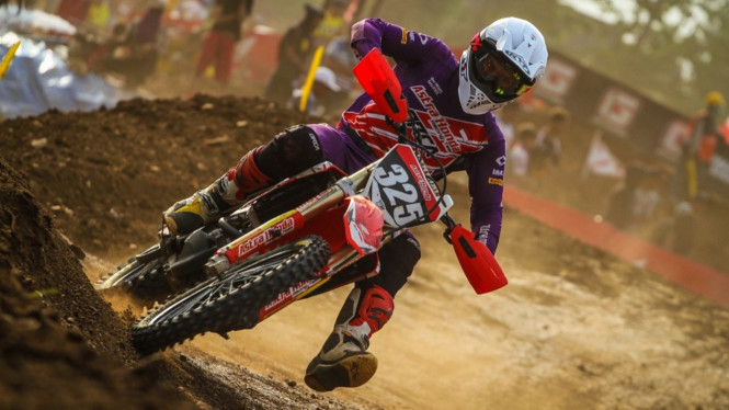 Honda CRF250R Juara Nasional Motocros Kelas MX2