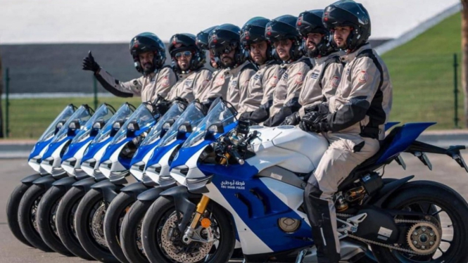 Polisi di Abu Dhabi Pakai Motor Ducati Panigale.