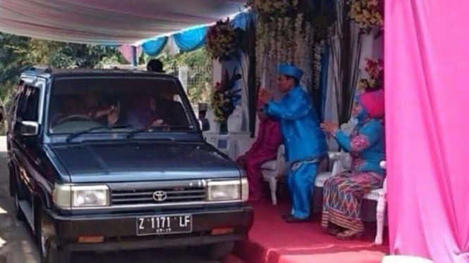 Nikahan Drive-thru