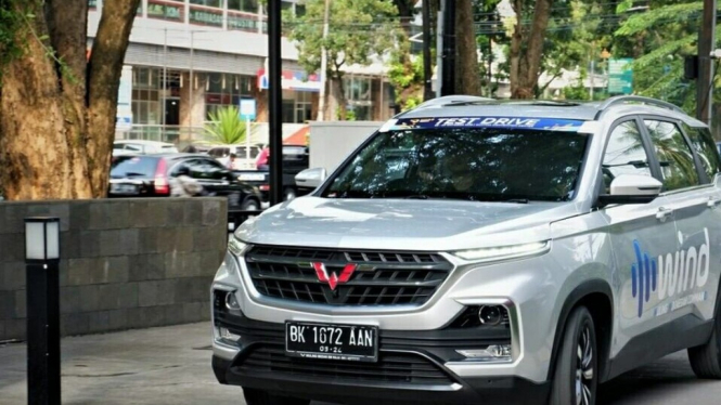 Wuling Almaz