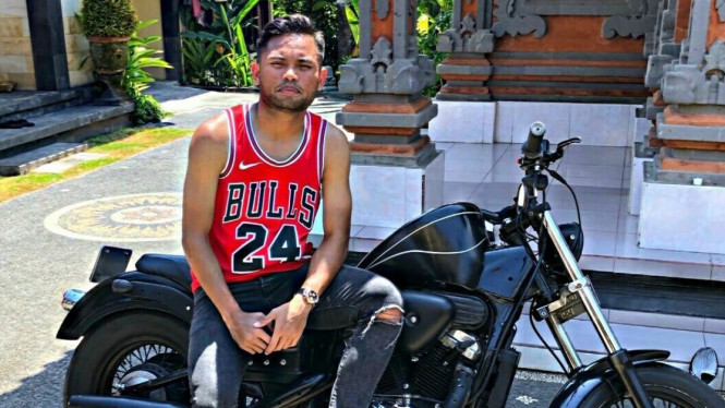 Pemain Timnas Indonesia di Atas Motor