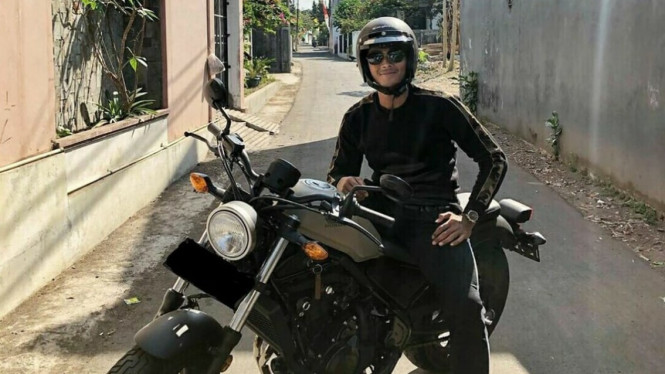 Pemain Timnas Indonesia di Atas Motor