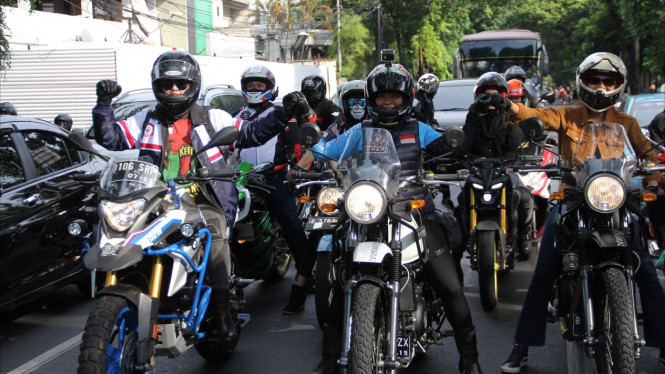 Bikers Perempuan di acara Royal Enfield