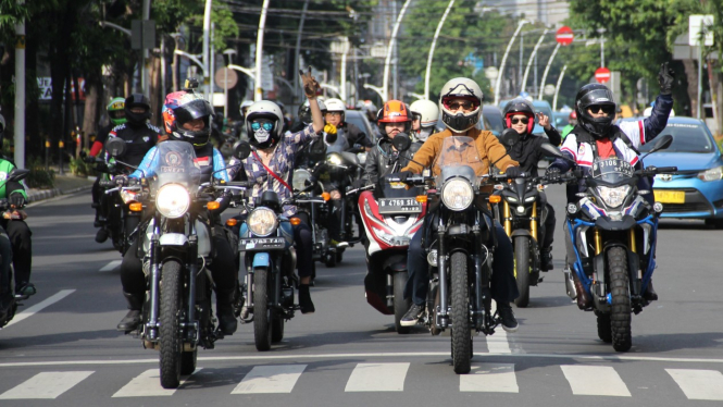 Bikers Perempuan di acara Royal Enfield