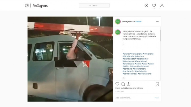 Sopir Angkot Terobos Palang Pintu Kereta