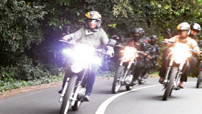 Susi Pudjiastusi Jajal Motor Trail