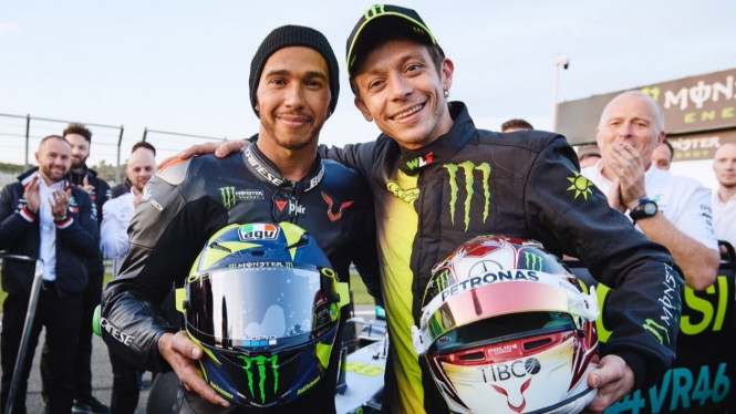 Valentino Rossi dan Lewis Hamilton