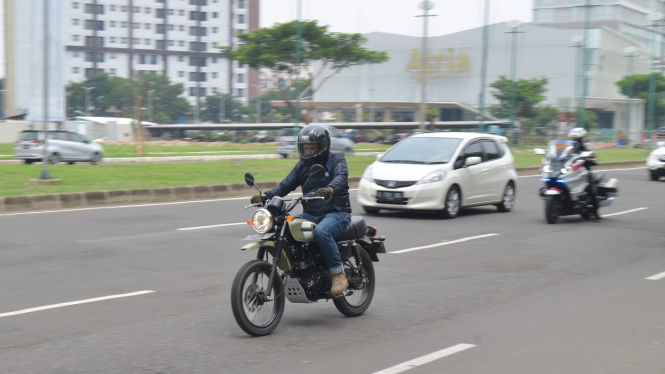 Test Ride Kawasaki W175TR