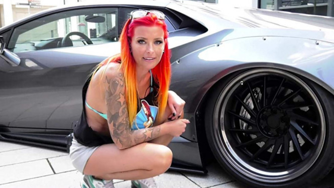 Lamborghini Huracan milik Lexy Roxx