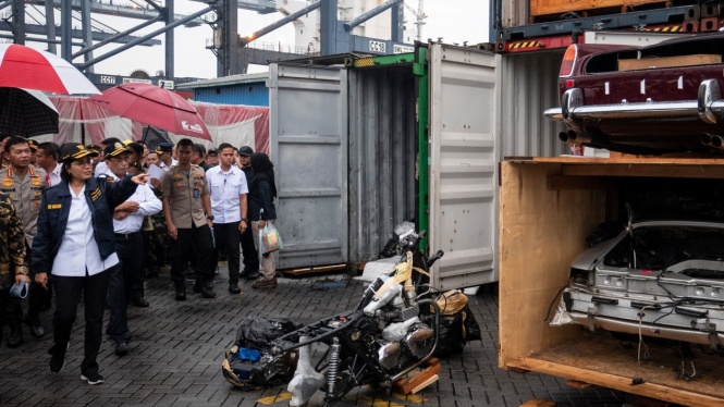 Penyelundupan mobil dan motor mewah di Tanjung Priok