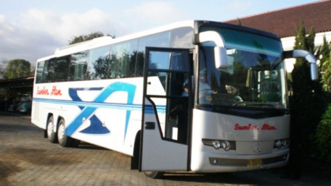 Bus mewah Sumber Alam.