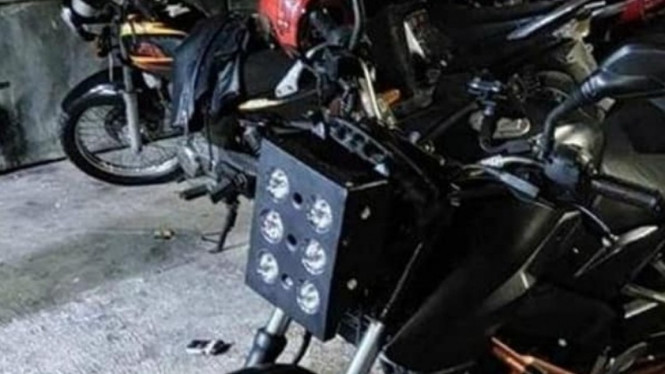 Pulsar 200NS Modifikasi Viral