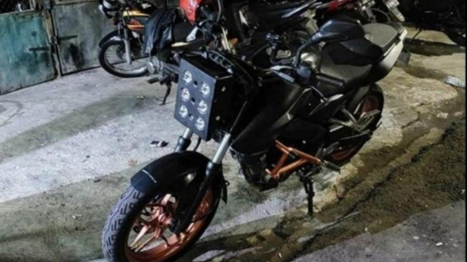 Pulsar 200NS Modifikasi Viral