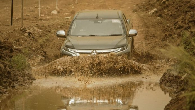 Xpander vs Innova di Lumpur