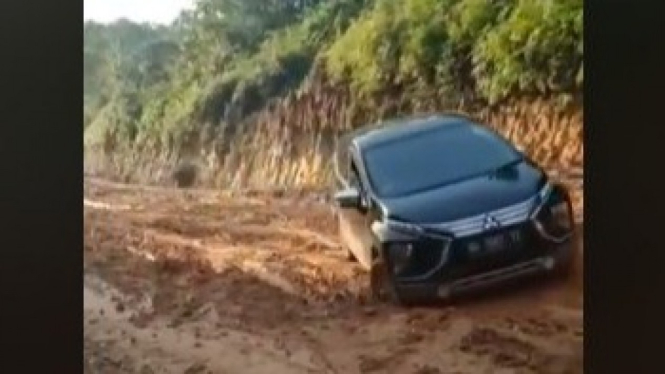 Xpander vs Innova di Lumpur