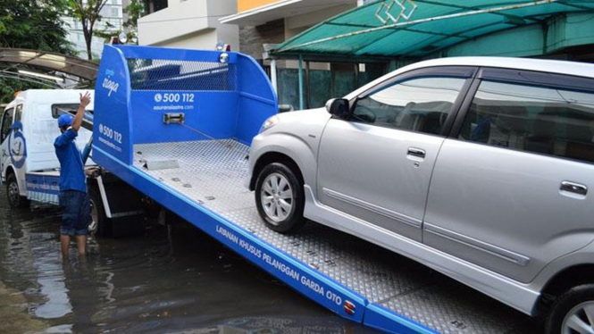 Mobil Derek Perusahaan Asuransi