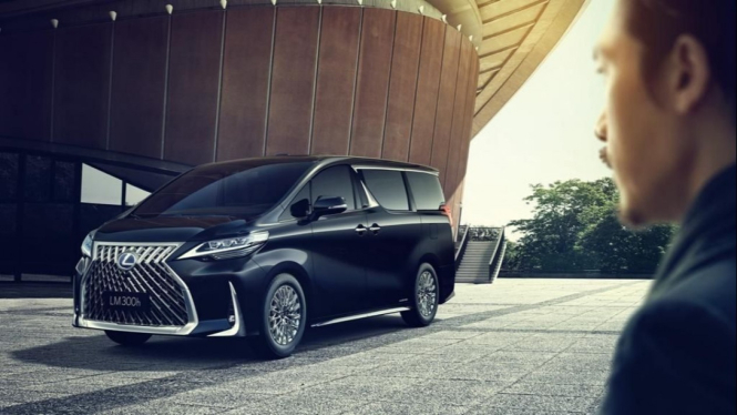 Lexus LM300h kembaran Alphard