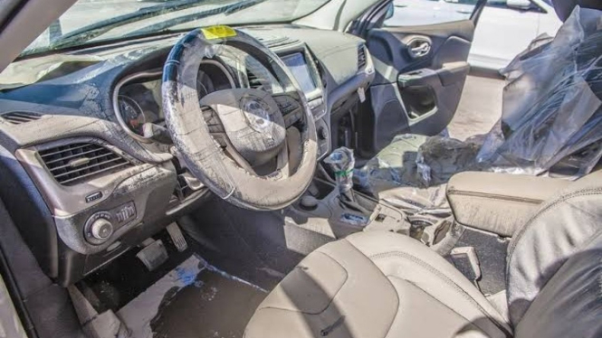 Interior Mobil Bekas Banjir