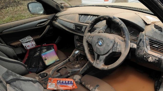 Interior mobil BMW bekas banjir