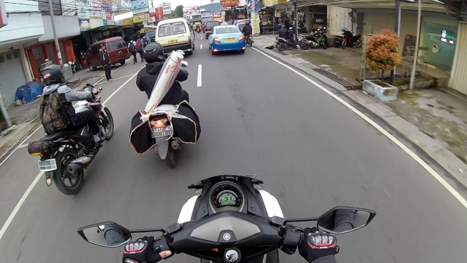 Naik Yamaha NMAX