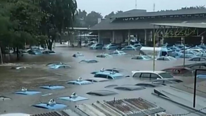 (BNPB) Pool Blue Bird Banjir