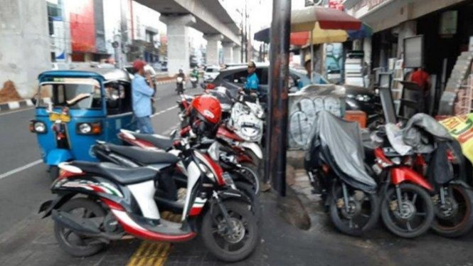 Trotoar di Tanah Abang