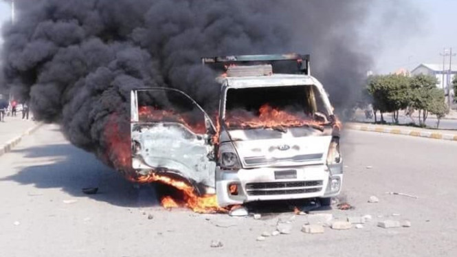 Ilustrasi mobil terbakar