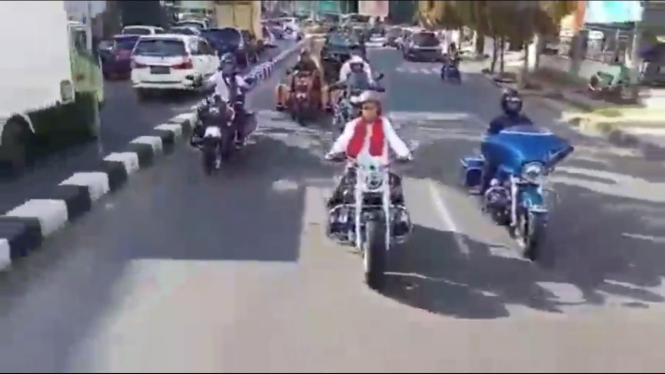 Ustaz Abdul Somad Naik Motor