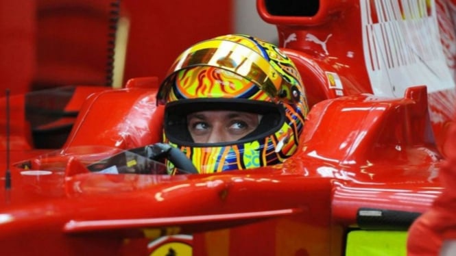 Valentino Rossi di kokpit Formula 1