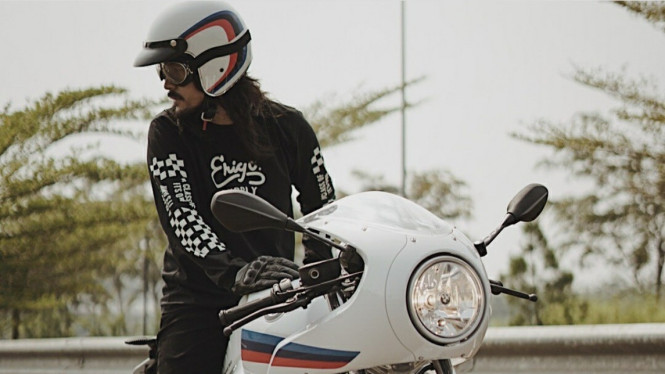 Ello bersama BMW R Nine T Racer