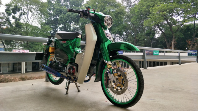 Modifikasi Honda C125 bergaya Thailook