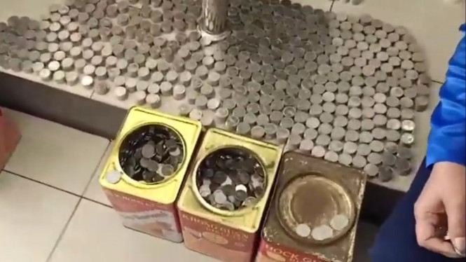 Beli NMAX pakai uang koin pecahan Rp1.000