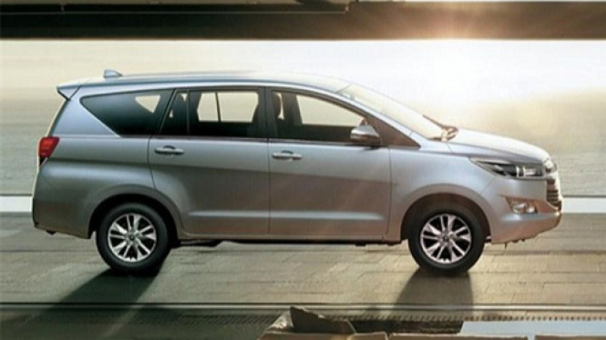 Toyota Innova 2020.