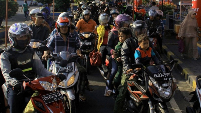 Jangan Sampai Lakukan 5 Hal Ini Saat Membonceng Anak Naik Motor