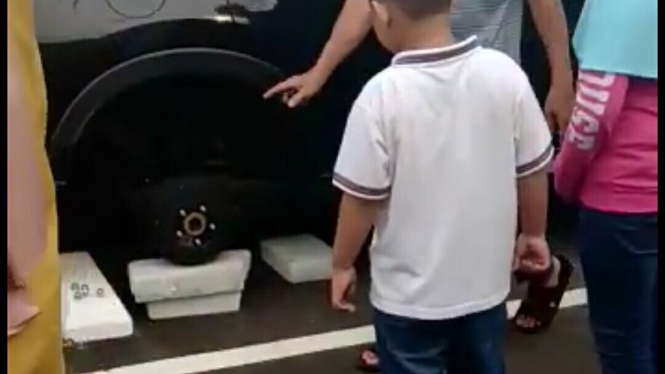 Pencuri Ban di Rest Area