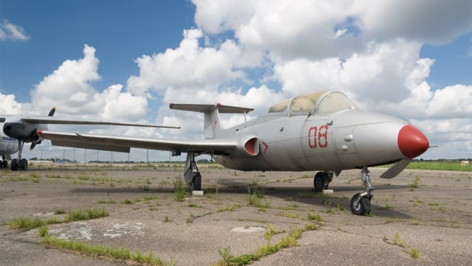 Pesawat Aero L-29 Delfin