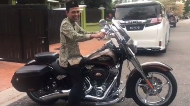 Ustaz Abdul Somad Naik Moge