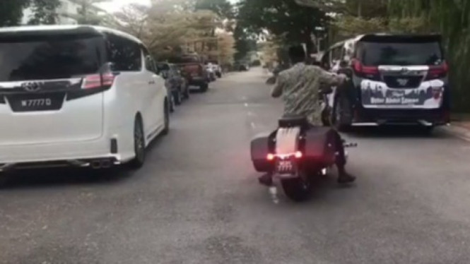 Ustaz Abdul Somad Naik Moge